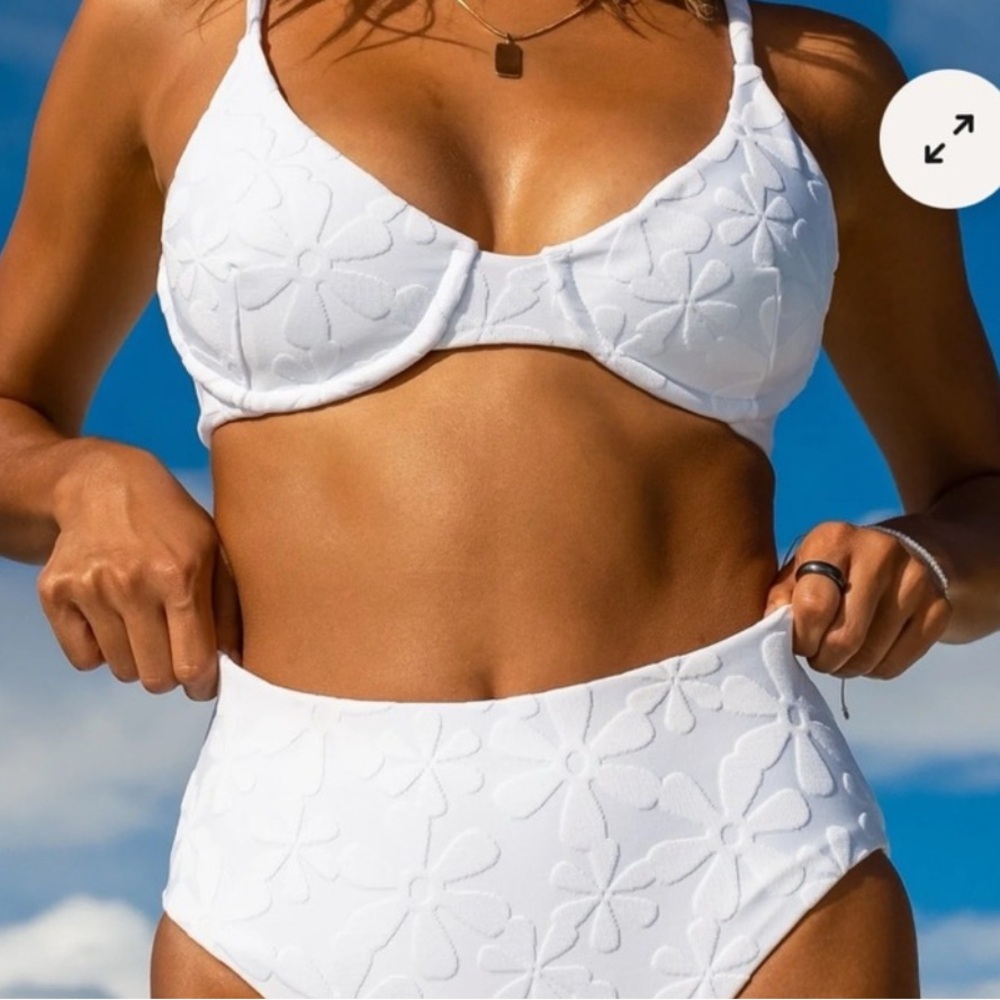 THE SANTORINI WHITE FLORAL JACQUARD TOP